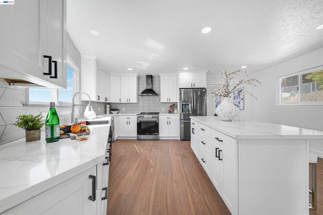 1069 Central Blvd, Hayward, CA 94542