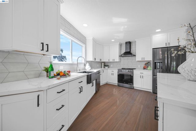 1069 Central Blvd, Hayward, CA 94542