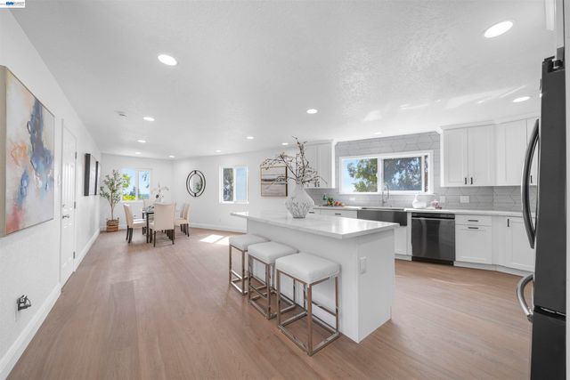 1069 Central Blvd, Hayward, CA 94542