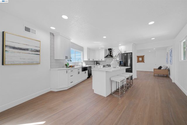 1069 Central Blvd, Hayward, CA 94542