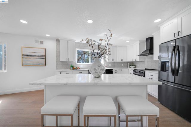 1069 Central Blvd, Hayward, CA 94542