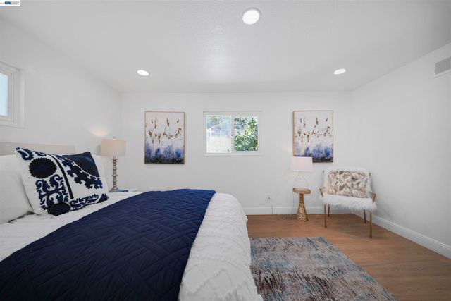 1069 Central Blvd, Hayward, CA 94542