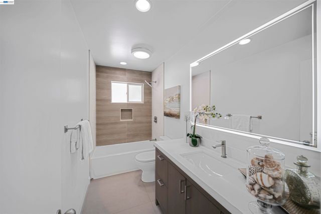 1069 Central Blvd, Hayward, CA 94542