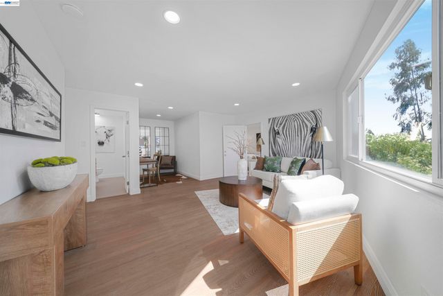 1069 Central Blvd, Hayward, CA 94542