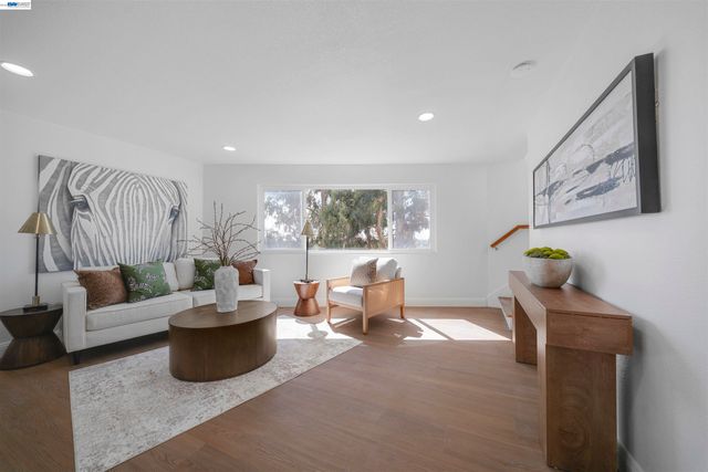 1069 Central Blvd, Hayward, CA 94542