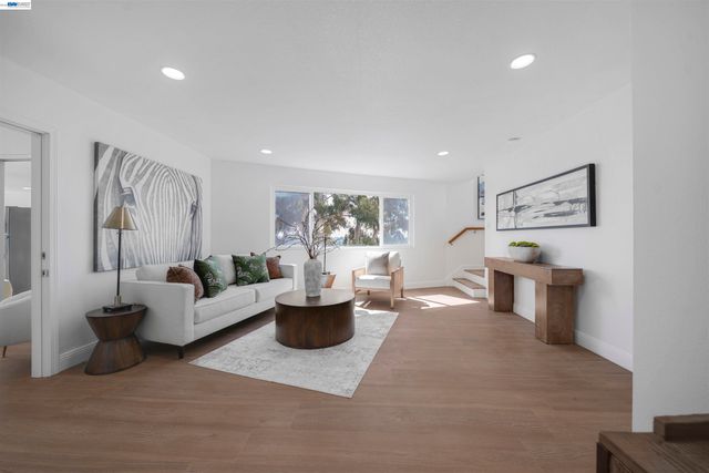 1069 Central Blvd, Hayward, CA 94542