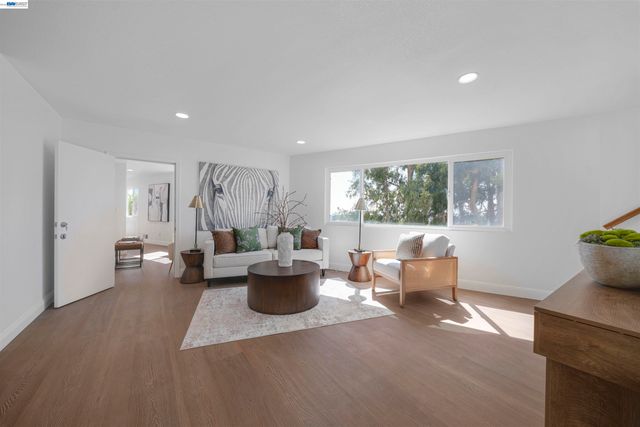 1069 Central Blvd, Hayward, CA 94542