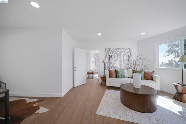 1069 Central Blvd, Hayward, CA 94542