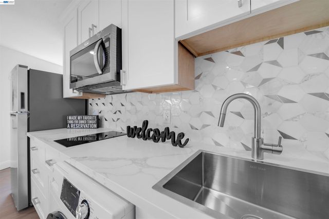 1069 Central Blvd, Hayward, CA 94542