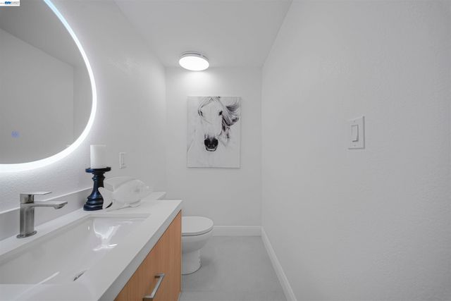 1069 Central Blvd, Hayward, CA 94542