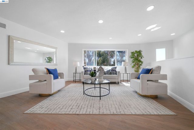 1069 Central Blvd, Hayward, CA 94542