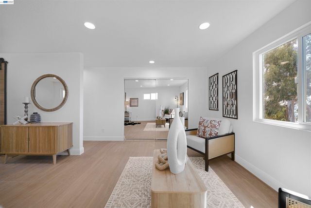 1069 Central Blvd, Hayward, CA 94542