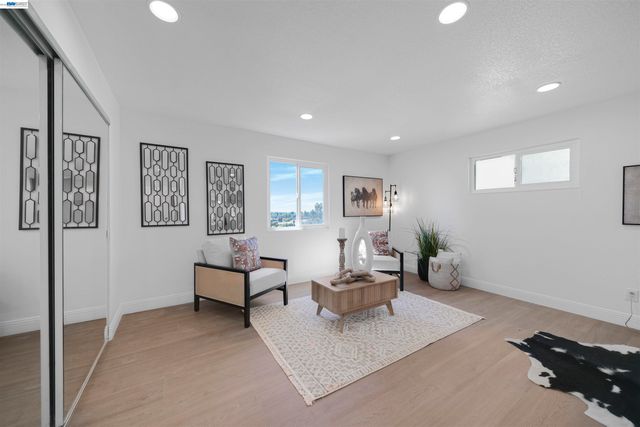 1069 Central Blvd, Hayward, CA 94542