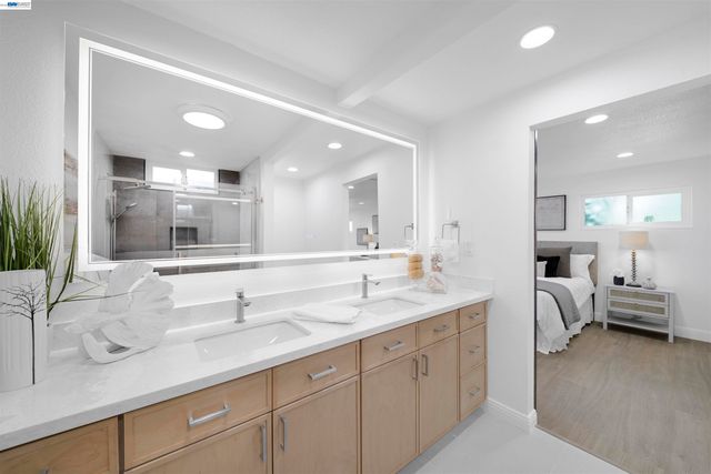 1069 Central Blvd, Hayward, CA 94542