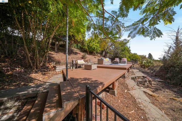 1069 Central Blvd, Hayward, CA 94542