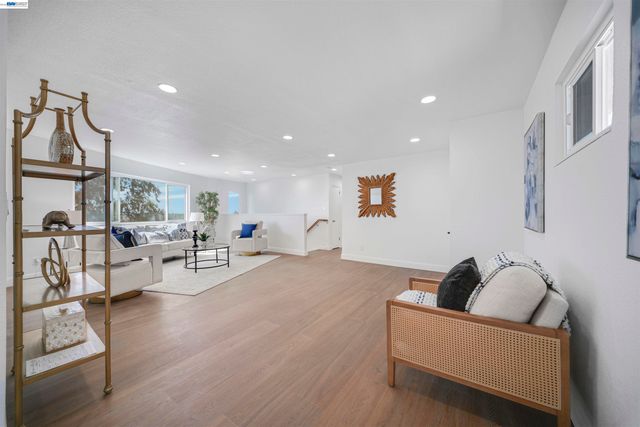 1069 Central Blvd, Hayward, CA 94542