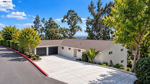 1069 Central Blvd, Hayward, CA 94542