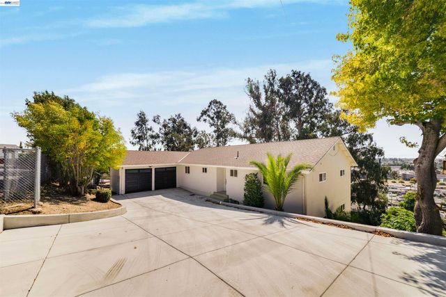 1069 Central Blvd, Hayward, CA 94542