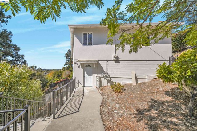 1069 Central Blvd, Hayward, CA 94542
