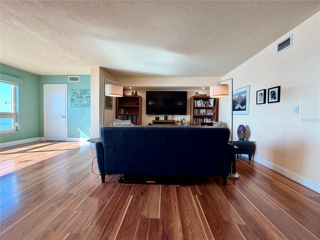 6020 SHORE BOULEVARD S 207, Gulfport, FL 33707