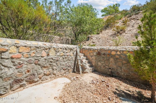 856 HEMPSTEAD Drive, El Paso, TX 79912
