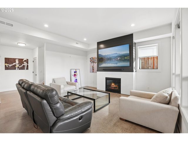 32108 Sw WILLAMETTE Way, Wilsonville, OR 97070