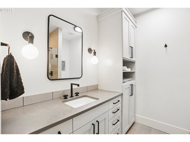 32108 Sw WILLAMETTE Way, Wilsonville, OR 97070