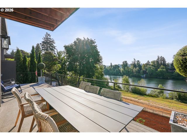 32108 Sw WILLAMETTE Way, Wilsonville, OR 97070