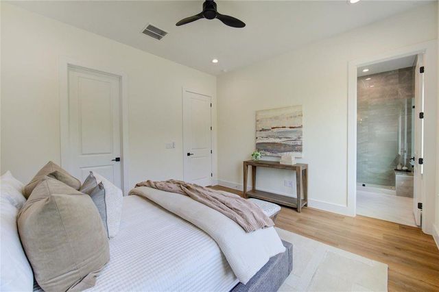 6121 Pacific Forest Drive, Houston, TX 77091