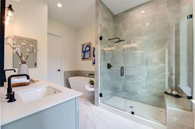 6121 Pacific Forest Drive, Houston, TX 77091