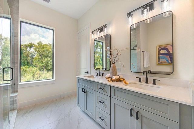 6121 Pacific Forest Drive, Houston, TX 77091