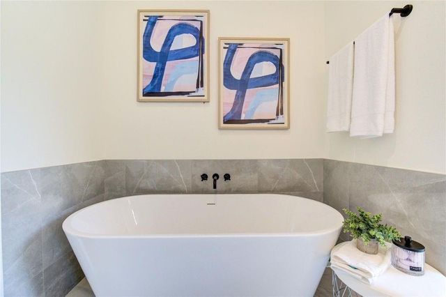 6121 Pacific Forest Drive, Houston, TX 77091