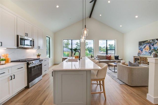 6121 Pacific Forest Drive, Houston, TX 77091