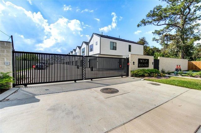 6121 Pacific Forest Drive, Houston, TX 77091
