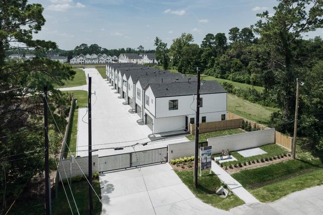 6121 Pacific Forest Drive, Houston, TX 77091