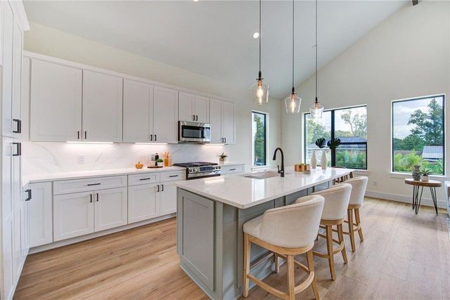 6121 Pacific Forest Drive, Houston, TX 77091