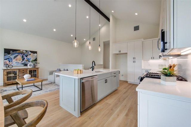 6121 Pacific Forest Drive, Houston, TX 77091