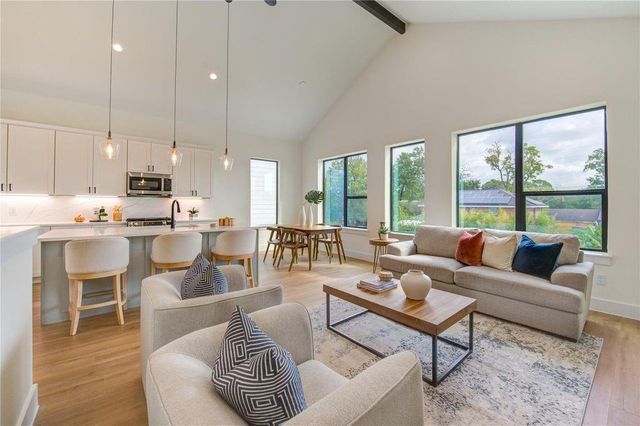 6121 Pacific Forest Drive, Houston, TX 77091