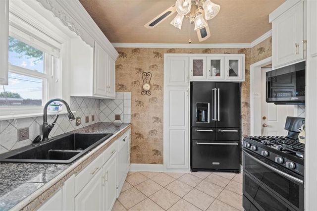 12910 Grandview Road, Grandview, MO 64030