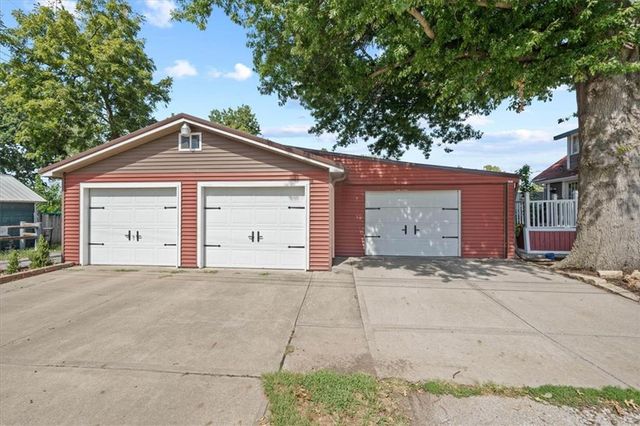 12910 Grandview Road, Grandview, MO 64030