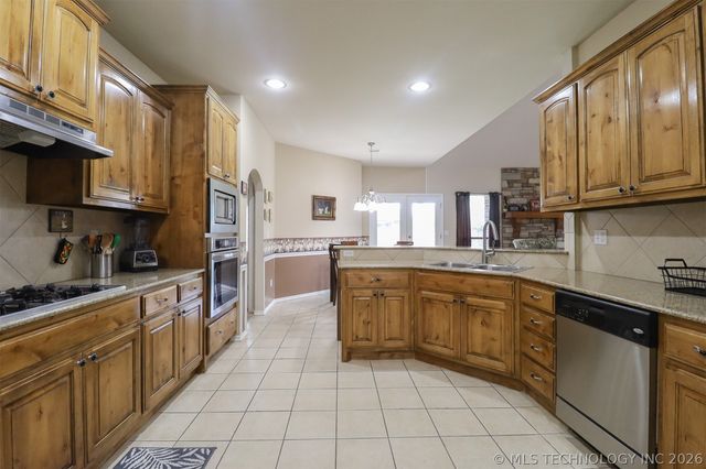 11985 S 91st East Avenue, Bixby, OK 74008