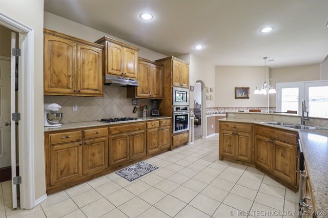 11985 S 91st East Avenue, Bixby, OK 74008