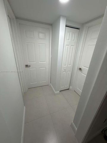 9451 Evergreen Pl 102, Davie, FL 33324