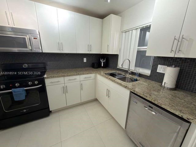 9451 Evergreen Pl 102, Davie, FL 33324