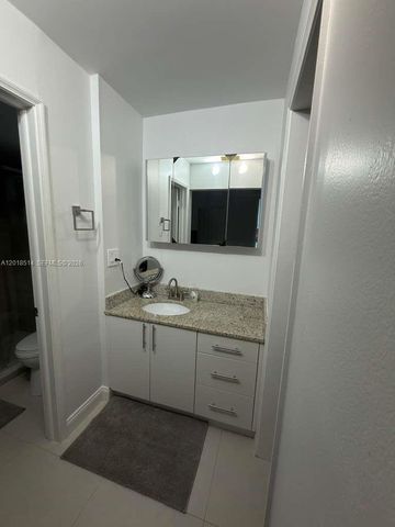 9451 Evergreen Pl 102, Davie, FL 33324