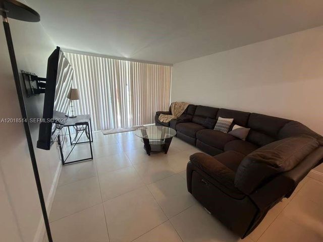 9451 Evergreen Pl 102, Davie, FL 33324