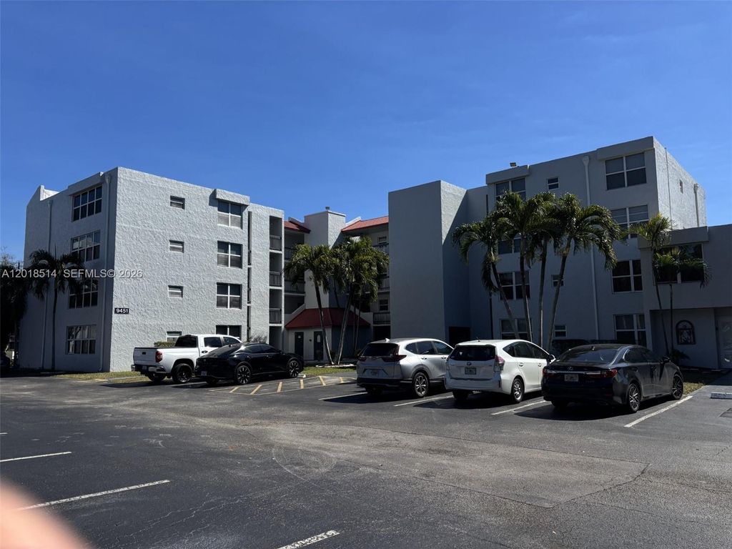 9451 Evergreen Pl 102, Davie, FL 33324