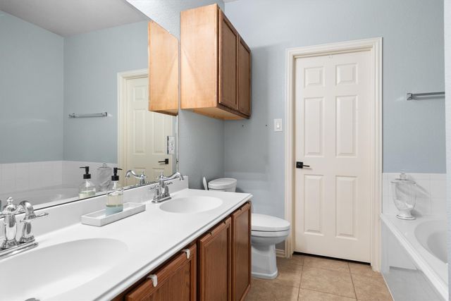 2715 Tori Oak Trail, Corinth, TX 76210