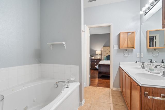 2715 Tori Oak Trail, Corinth, TX 76210