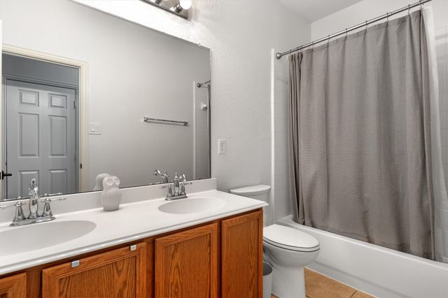 2715 Tori Oak Trail, Corinth, TX 76210